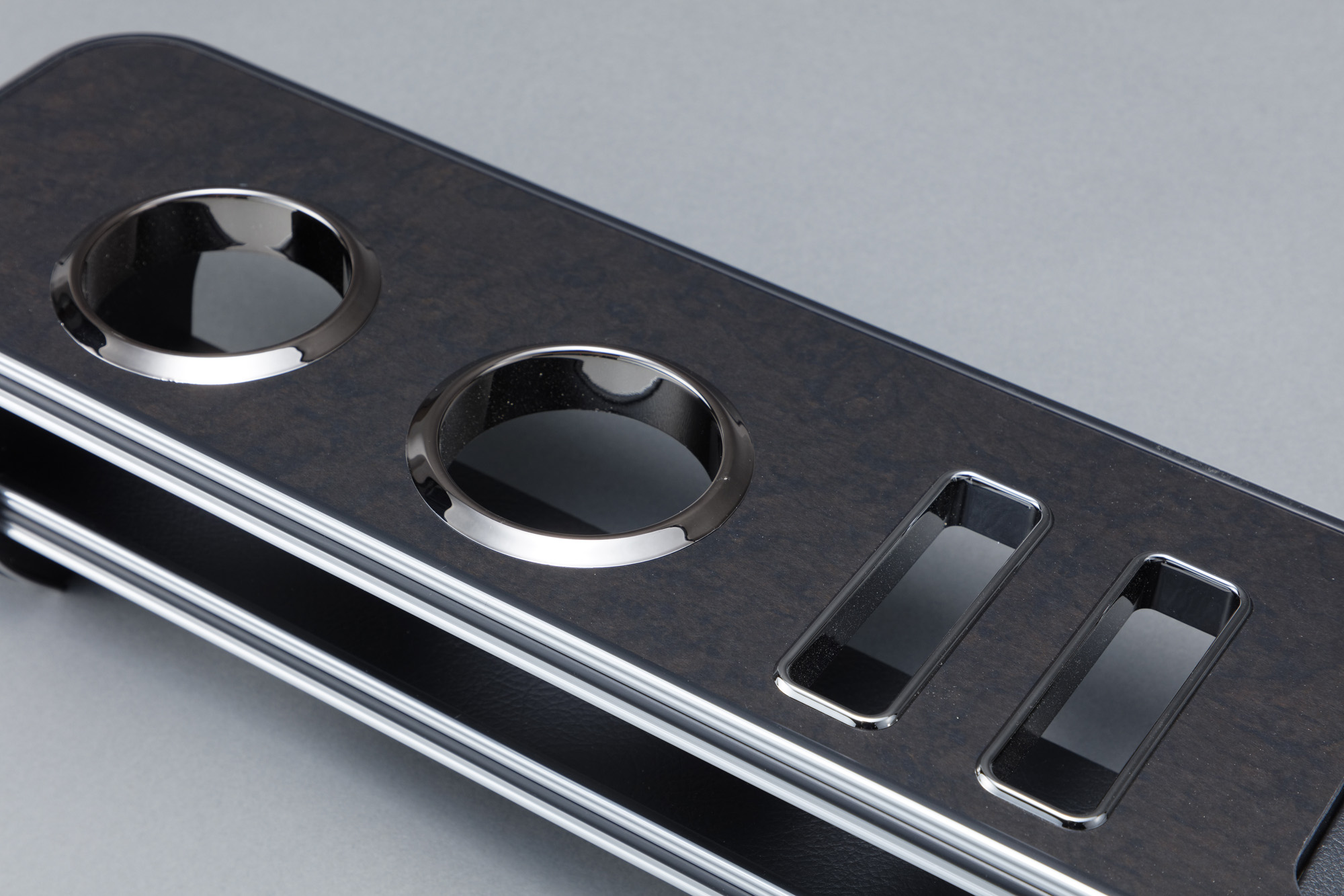 リアサイドテーブル 左側座席用 | HEARTS | ハーツ 公式サイト