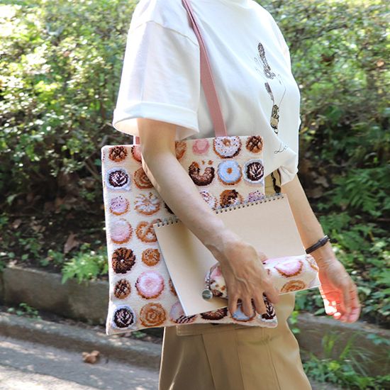 モグモグドーナツ トートバッグ L/MOG-243171(ベージュ): LOVERARY BY