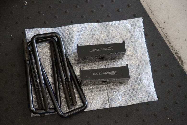 GUN125 ハイラックス JAOS リアブロック取り付け 四輪アライメント