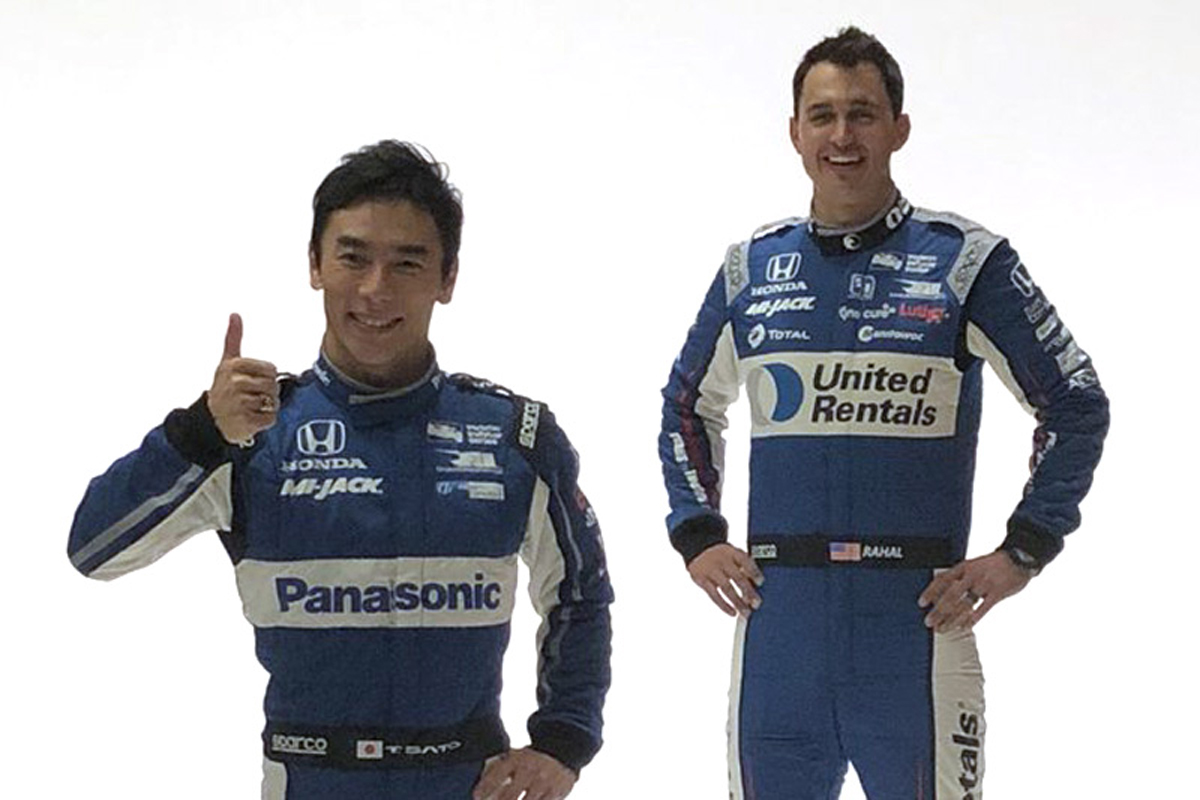 インディカー】 佐藤琢磨、2018年のレーシングスーツを披露 【 F1-Gate