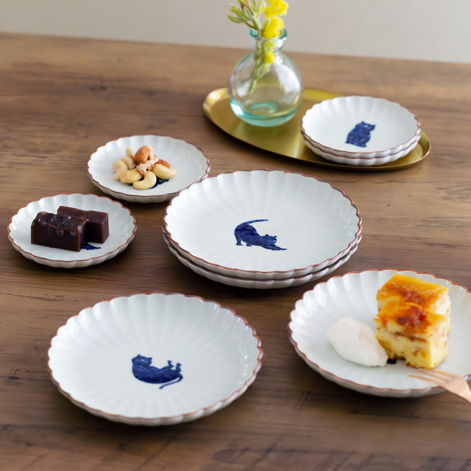 高山｜呉須猫 菊割3.5寸皿｜西海陶器 | SAIKAI B-SHOP｜西海陶器