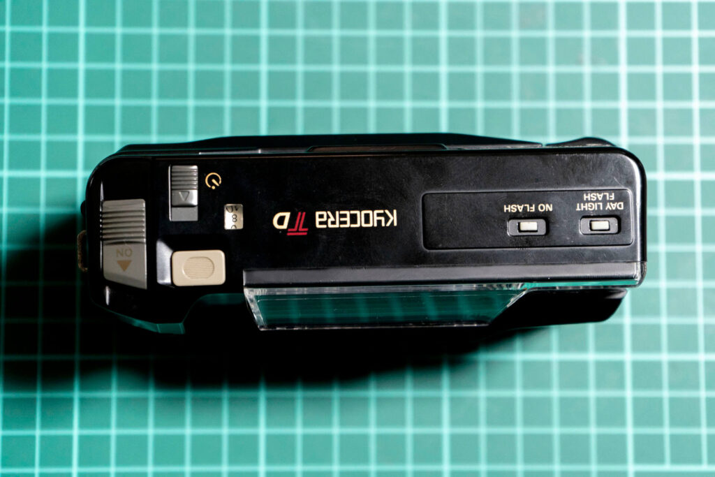 デカめコンパクトフィルムカメラ KYOCERA TD (Carl Zeiss Tessar T