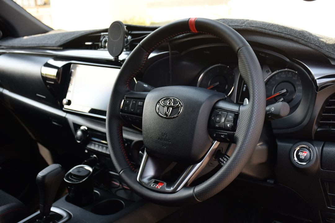 ハイラックスGRスポーツステアリング | Leather Custom FIRST