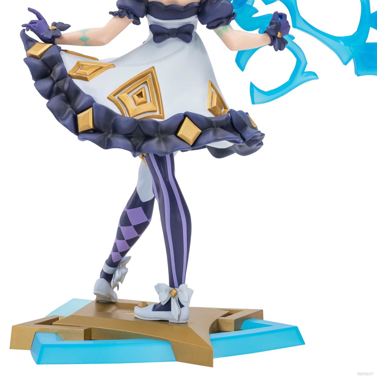 リーグ・オブ・レジェンド』「グウェン」スタチューがRiot Store Japan