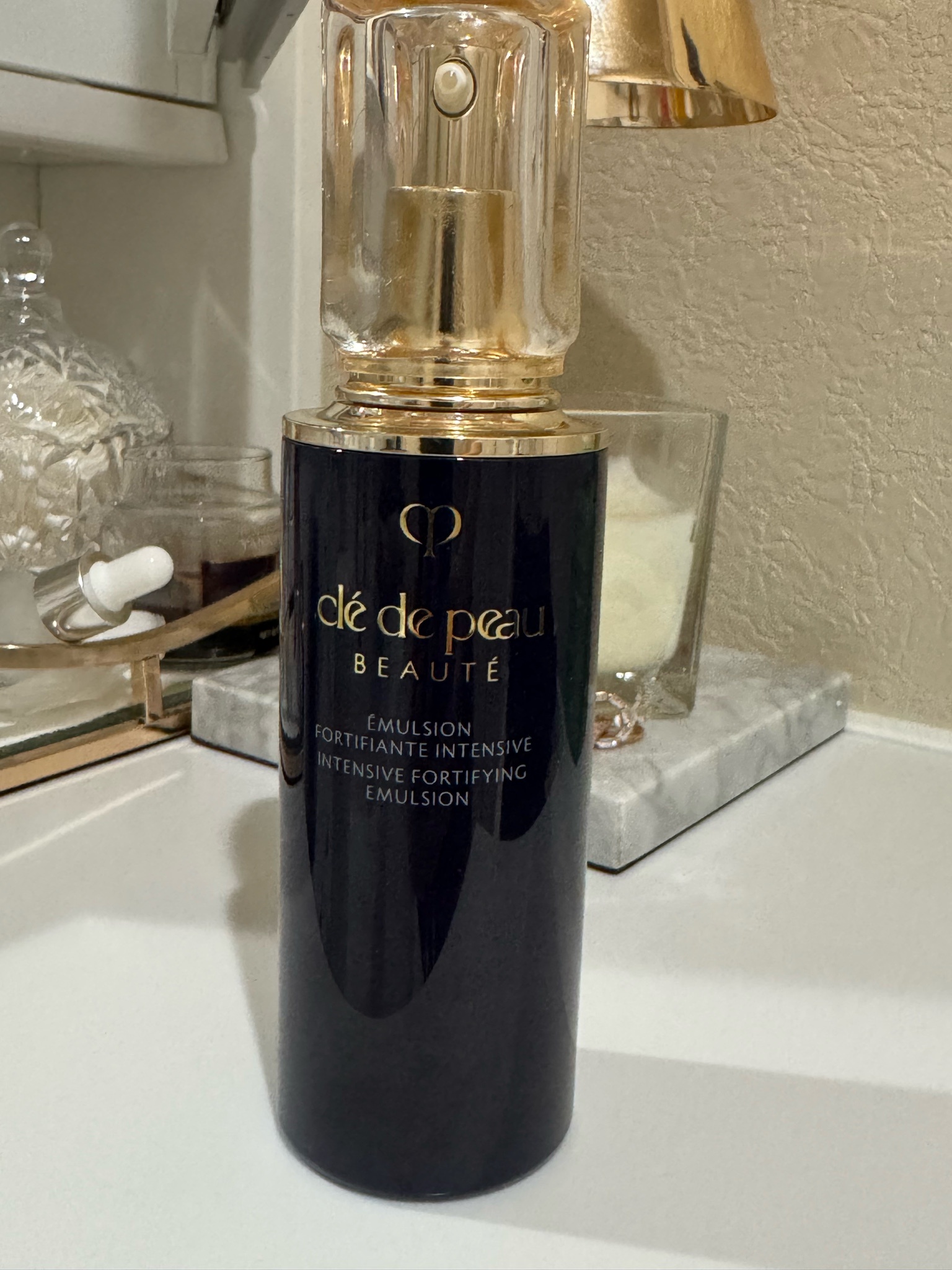 クレ・ド・ポー ボーテ / エマルションアンタンシヴnの公式商品情報