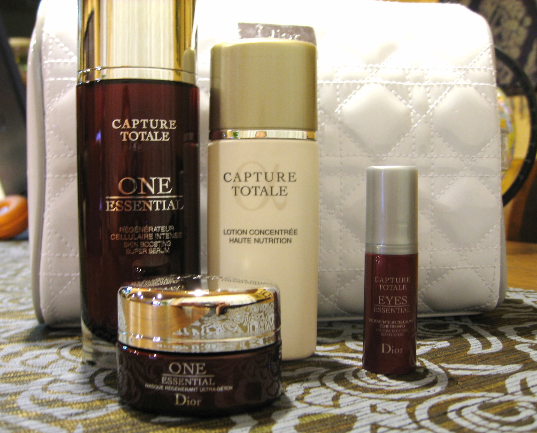 ディオール / カプチュール トータル ワン エッセンシャルの公式商品