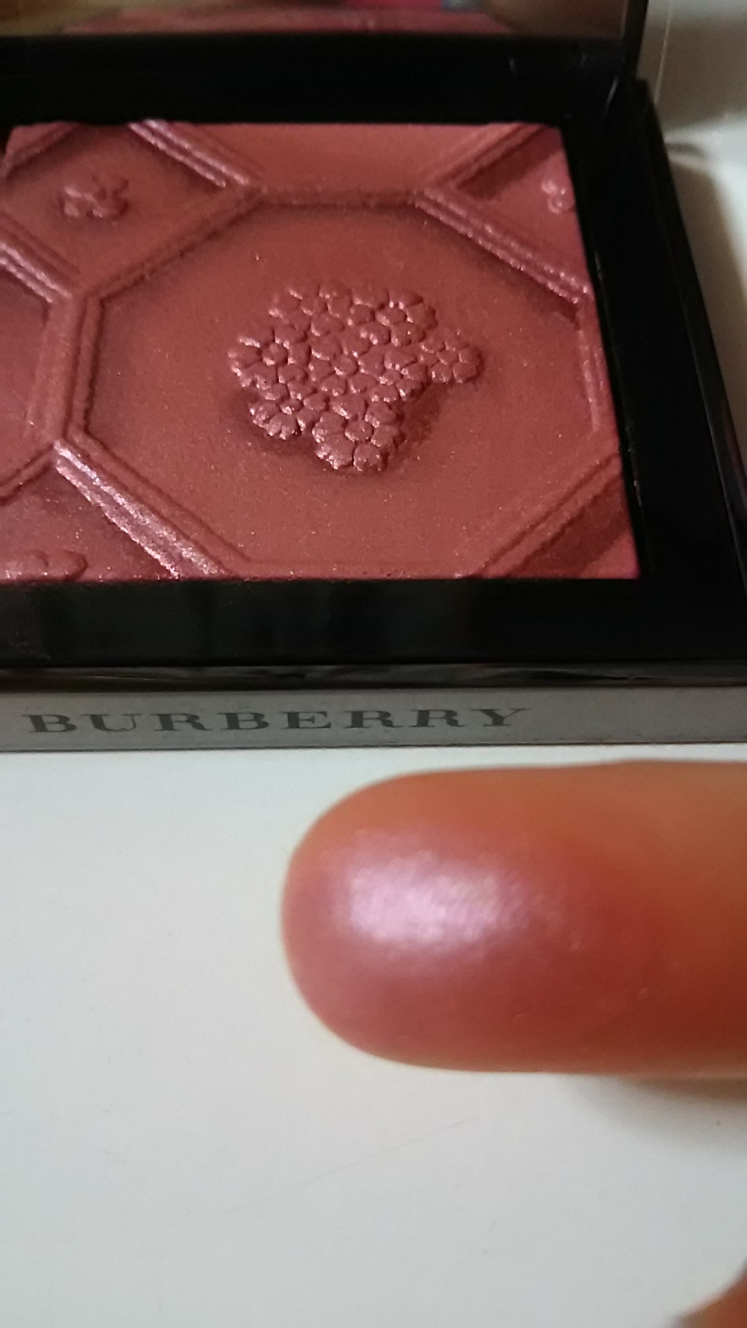 Burberry Beauty / シルク＆ブルーム ブラッシュパレットの公式商品