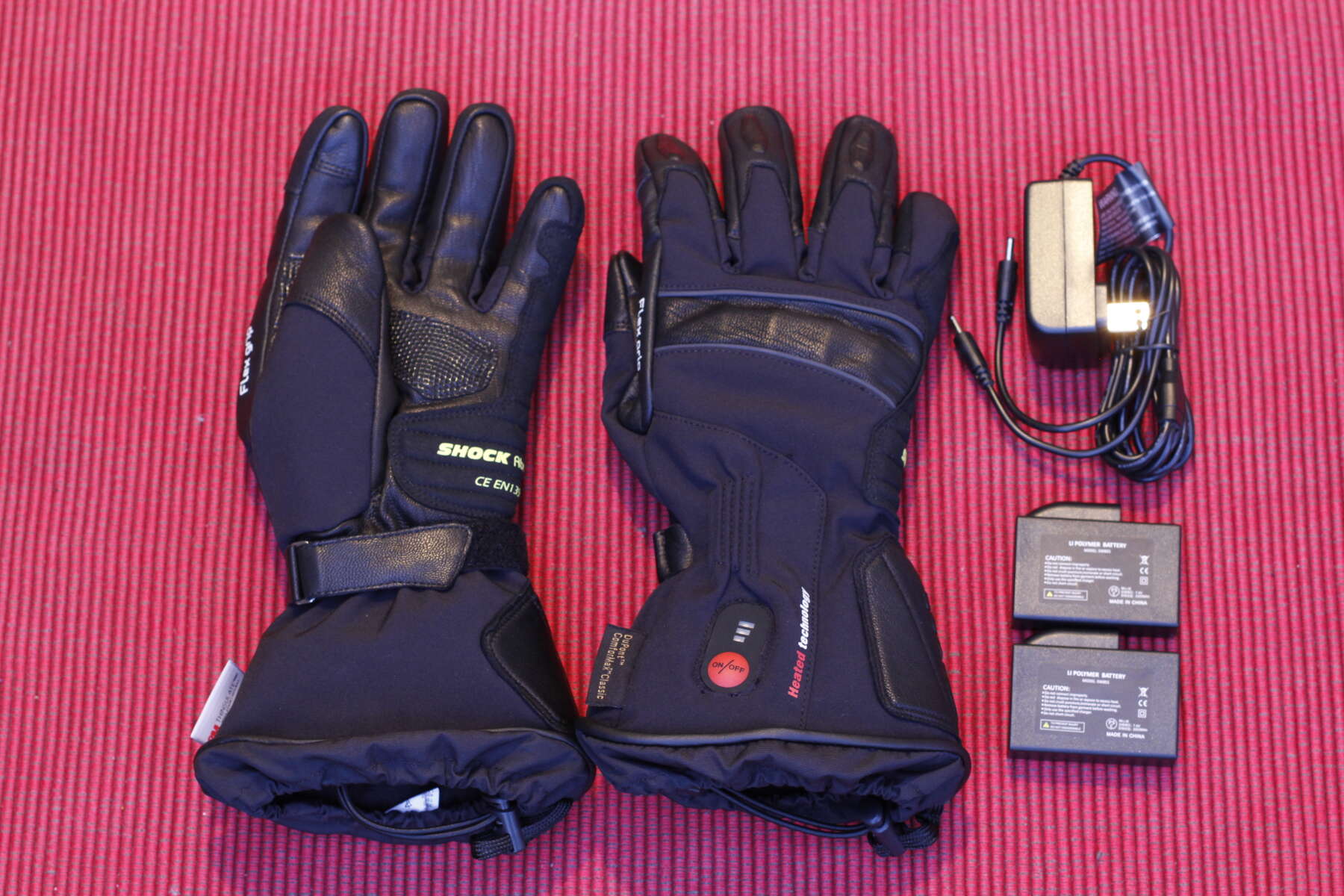 指先までしっかりあったかい！ 税抜き価格で2万を切るバイク用電熱