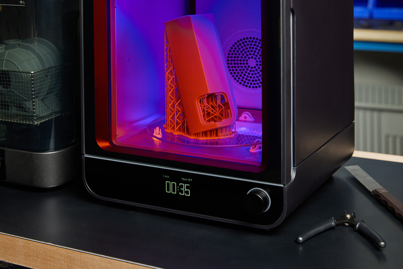 Form Cure 第2世代】最短60秒で完了！光造形における二次硬化機「Form