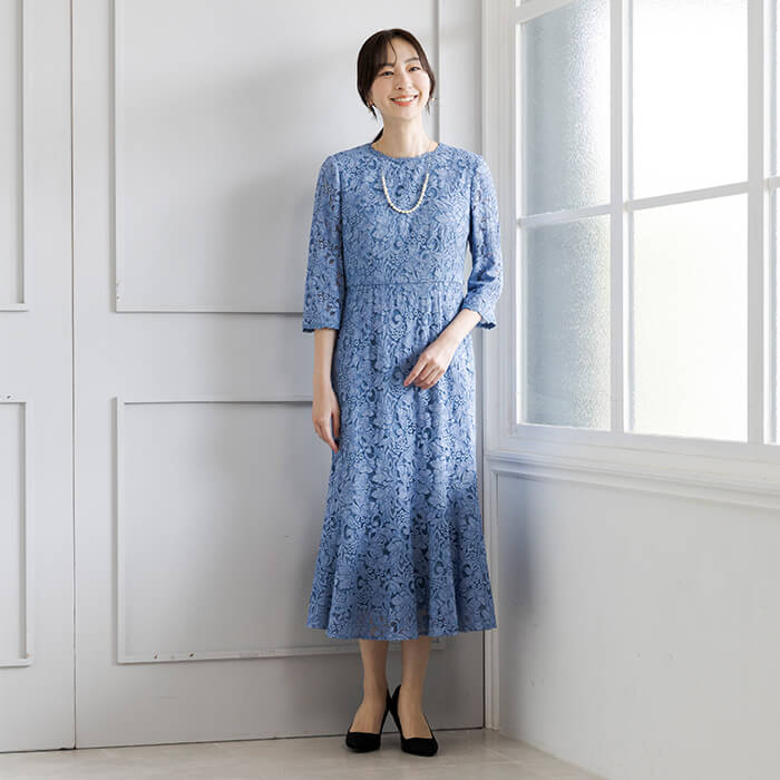 優しい雰囲気のラッセルレースワンピ―ス 9号・インクブルー｜東京