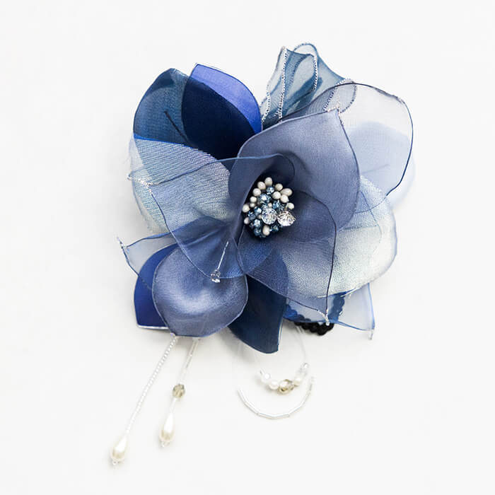 まとまりカラーのブーケコサージュ ・ネイビー｜東京ソワール