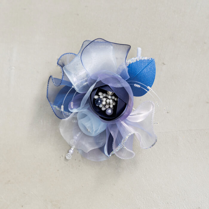 あでやかカラーのブーケコサージュ ・ネイビー｜東京ソワール