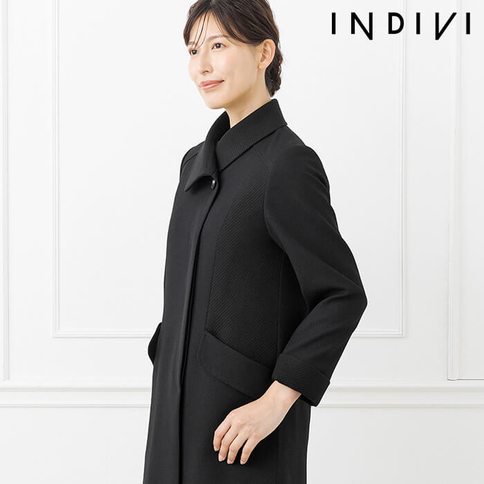 シャープな切り替えのライナーつきコート M・ブラック｜東京ソワール