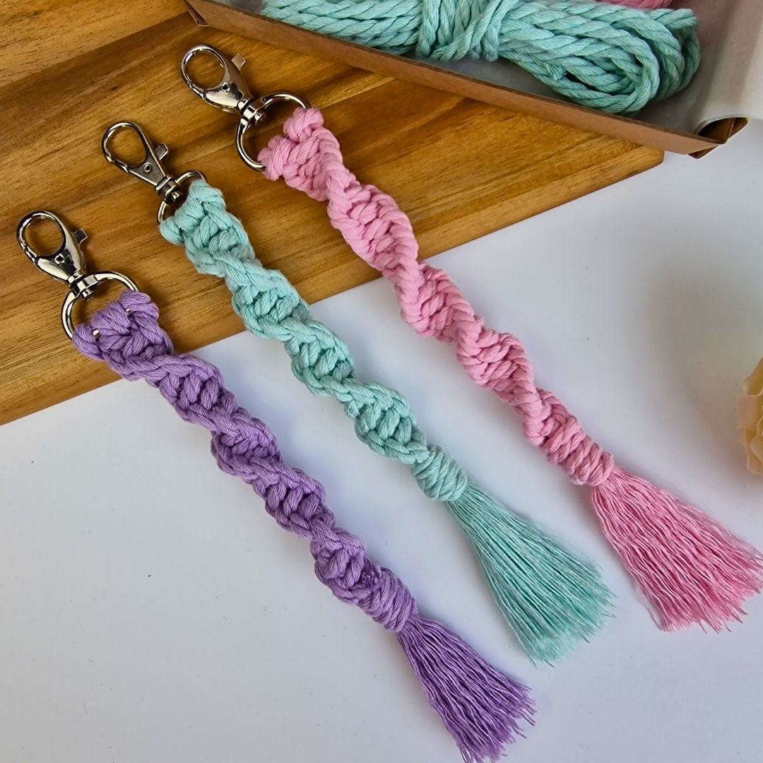 The carved macrame keychain – Fox The Maker