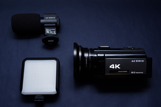 FLIP↗FLOP | ACTITOP 4Kビデオカメラ イワゴーモードでねこを撮る！