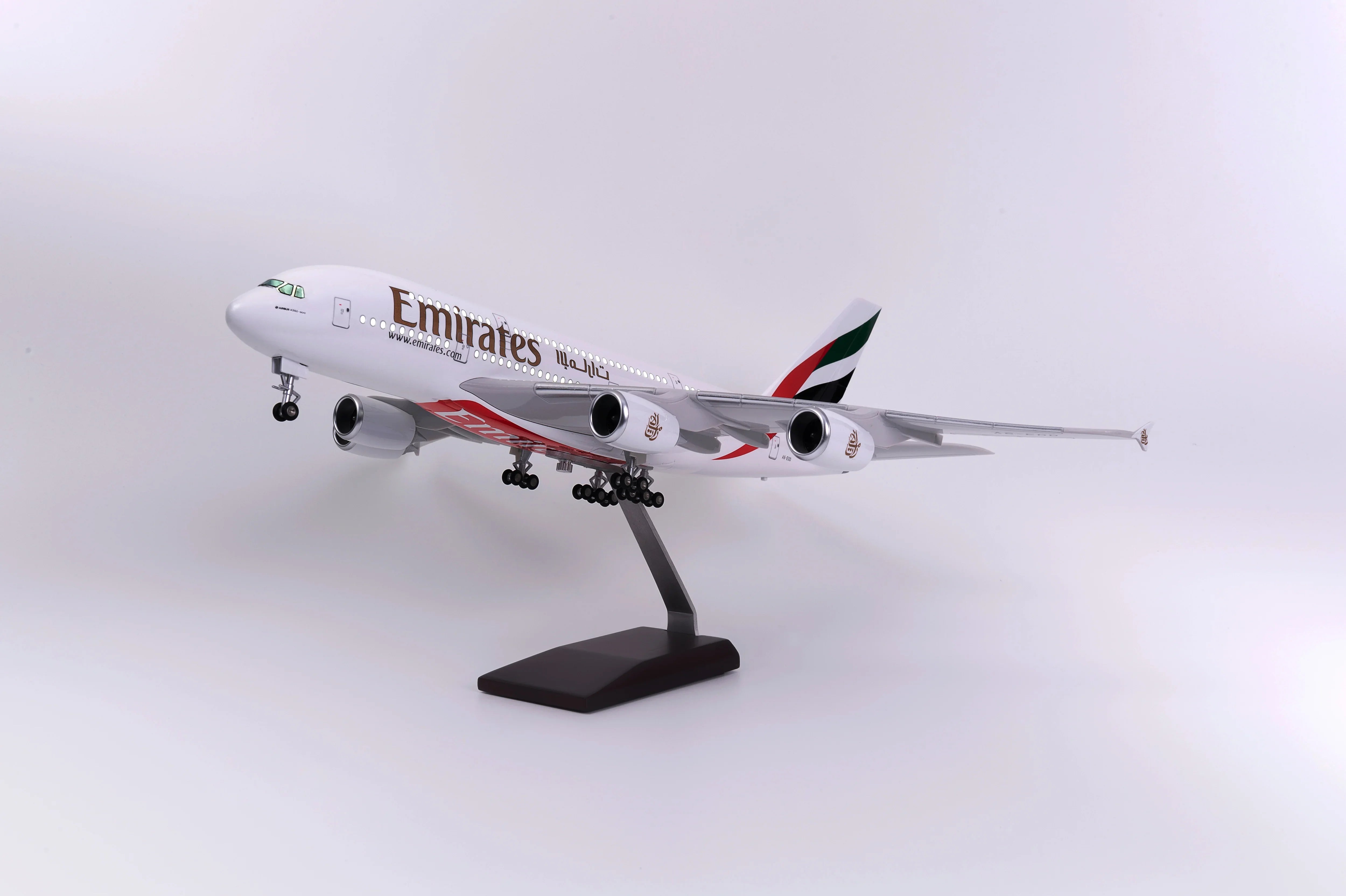 Airbus A380 Emirates 1:160 – 47 cm / 18.5 in – LED Lights – Flying