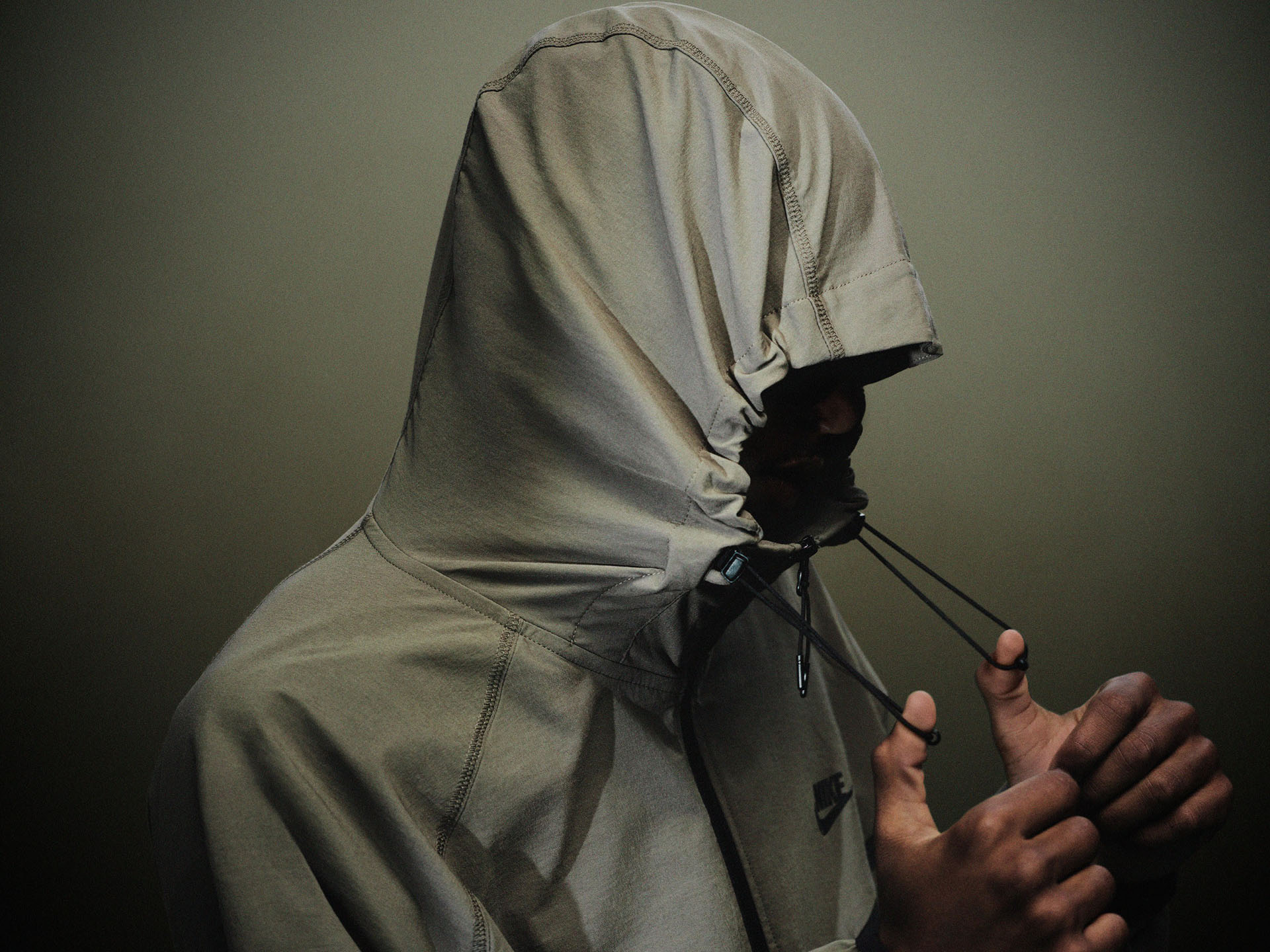 ナイキ テック ウーブン スーツ 人気の定番スポーツウェアをプレミアム