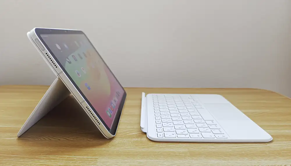 iPad第10世代用のMagic Keyboard Folioレビュー！Magic Keyboardとの