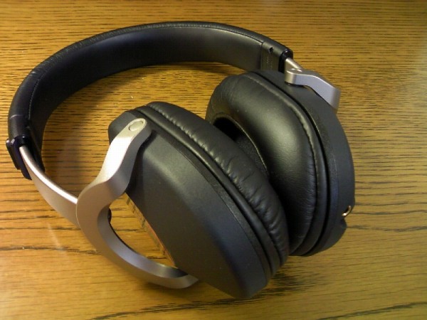 SONYのモニター用ヘッドホンのフラグシップモデル「MDR-Z1000