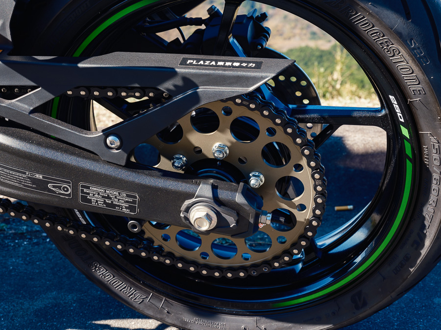 ZX-25R のスプロケットとチェーンを交換｜FUJI X がある生活