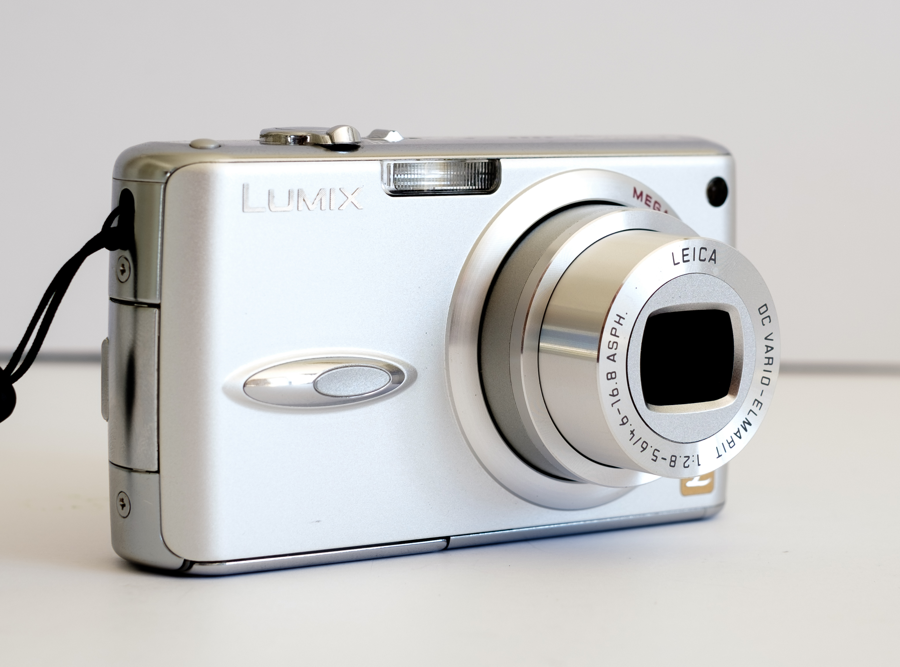 Resurrecting an Old Lumix FX01 Point 'n' Shoot | Fujifilm & Nikon