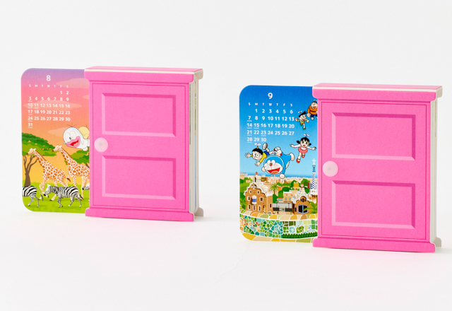 どこでもドア型の卓上カレンダー ｜