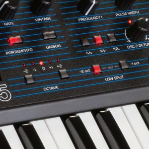 Oberheim / TEO-5 =Compact and Powerful 5-voice Poly Synth