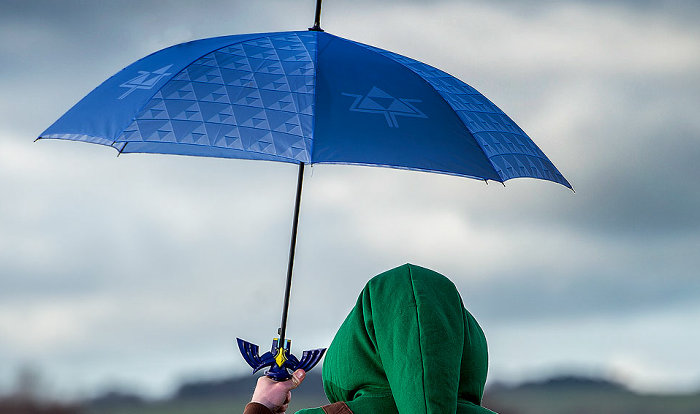 ゼルダの伝説、マスターソード型の傘が海外で登場。鞘型のカバー付き