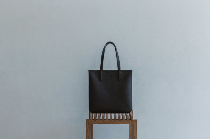 MATTE SHRINK(マットシュリンク) ZIP 縦型トートバッグ｜マット