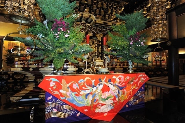 東本願寺の仏花・真宗大谷派宗務所 グラフ 真宗本廟(東本願寺)の仏花