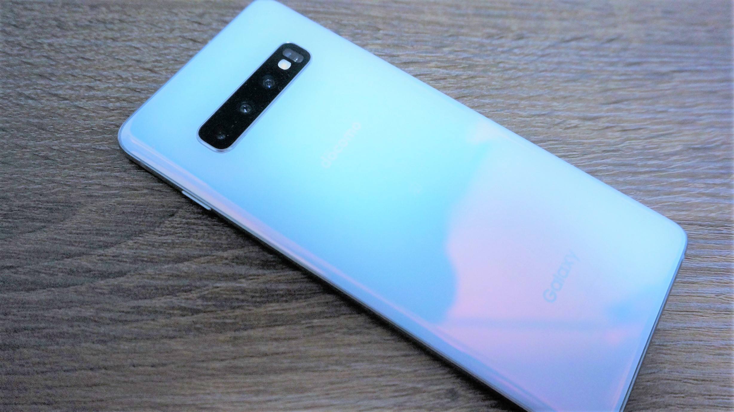 Galaxy S10 プリズムホワイトの実機レビュー｜確実な進化で死角のない