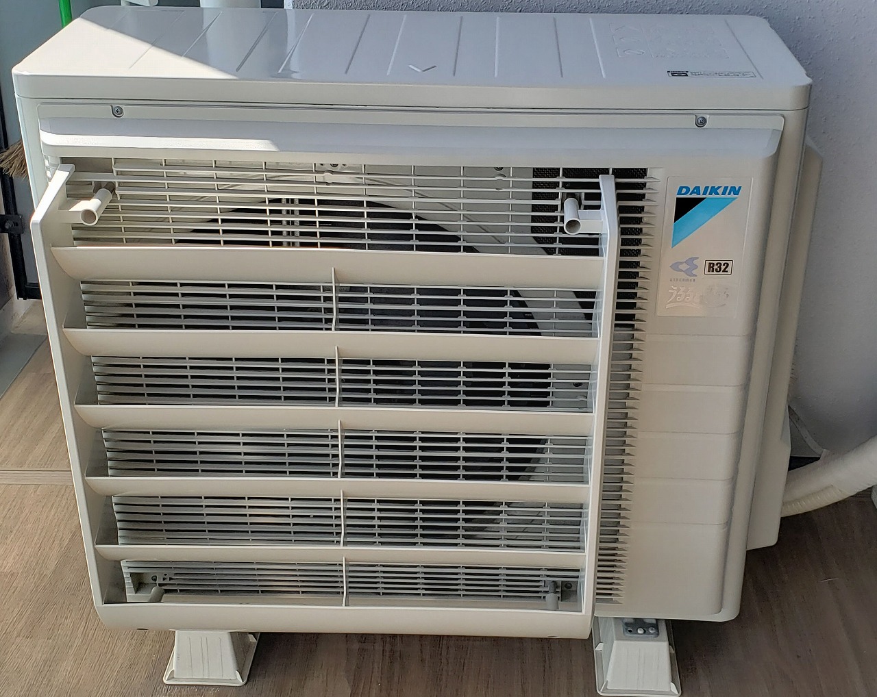 ダイキン製室外機に風向調整板を取り付ける | Gadgetter ガジェッター