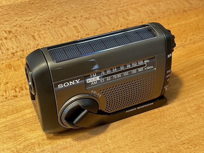 SONY ICF-B99 レビュー】1台3役！スマホ充電、LEDライト機能を搭載し