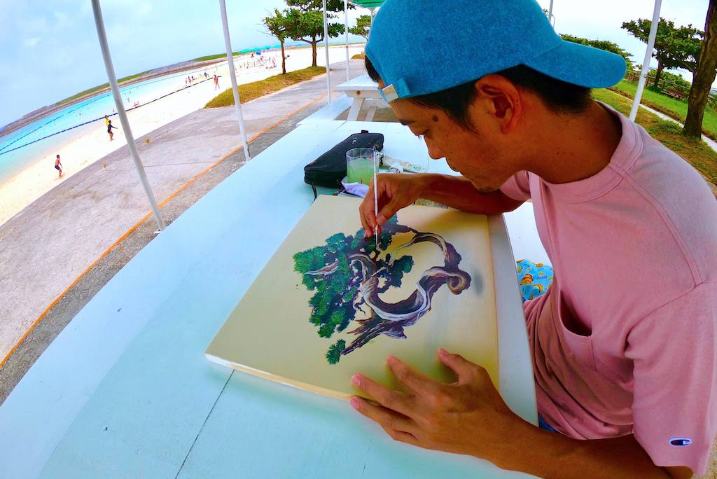 ZiNがよく絵を描く沖縄のトロピカルビーチは最強に居心地いいので皆来