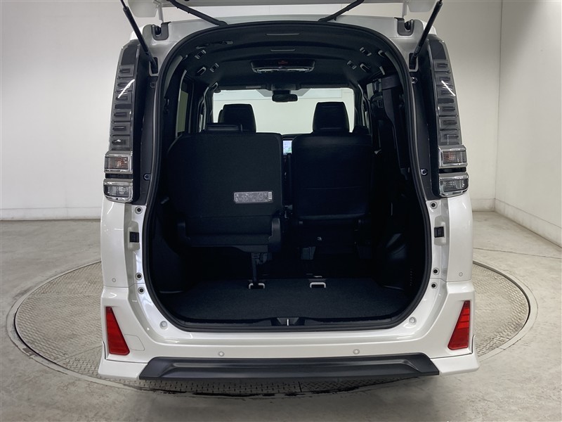 ヴォクシー ZS キラメキ3 4WD（423012851863）の中古車 | トヨタ認定