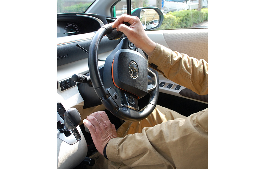 ハンドドライブを可能とする「運転補助装置」の種類や操作性 | クルマ