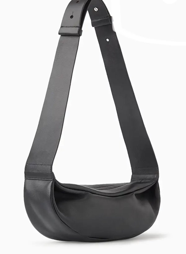 Qoo10] COS.# レザークロスボディバッグ 2 色 COS