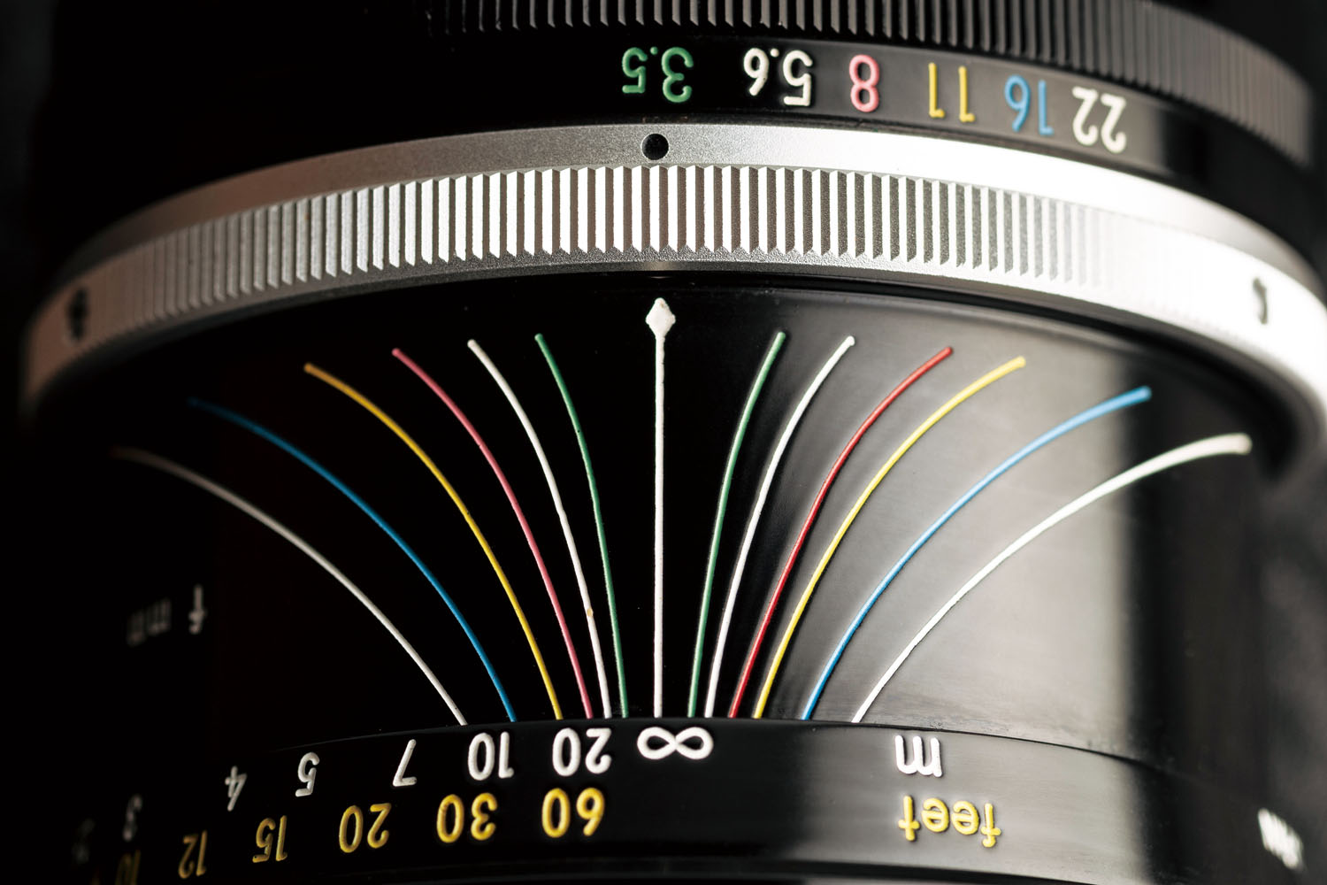 現行カメラで追体験する、半世紀前の普及ズーム 日本光学 Zoom-Nikkor