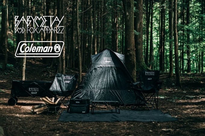 アウトドアに映えるクールな黒！BABYMETAL BMD FOX APPAREL×COLEMAN