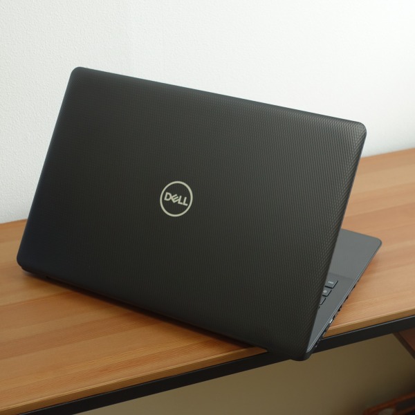 Inspiron 15 5000シリーズ(5583)レビュー/シンプルなデザインの15