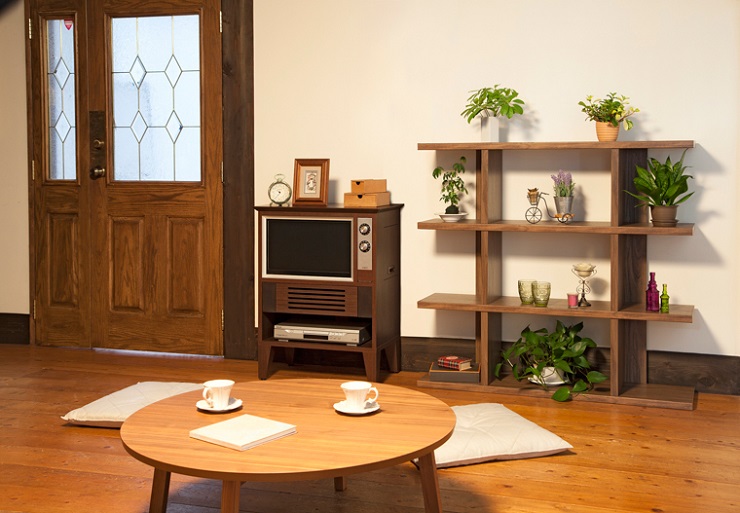 昭和の思い出がよみがえる!? レトロデザインの液晶テレビ「EREO