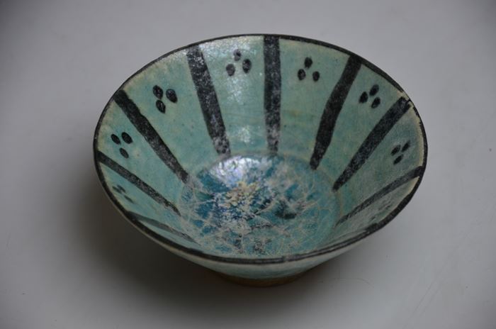 ペルシャ 青釉藍彩しのぎ三点文碗｜商品一覧｜GALLERY 帝塚山