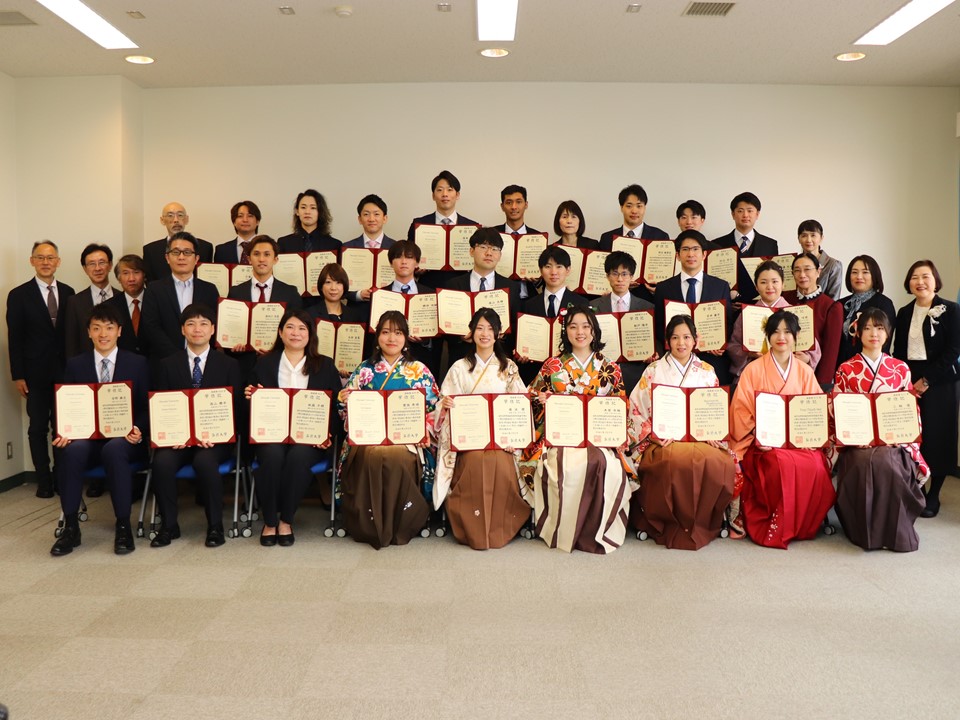 令和5年度大学院保健学研究科学位記伝達式を行いました。 ｜ 弘前大学