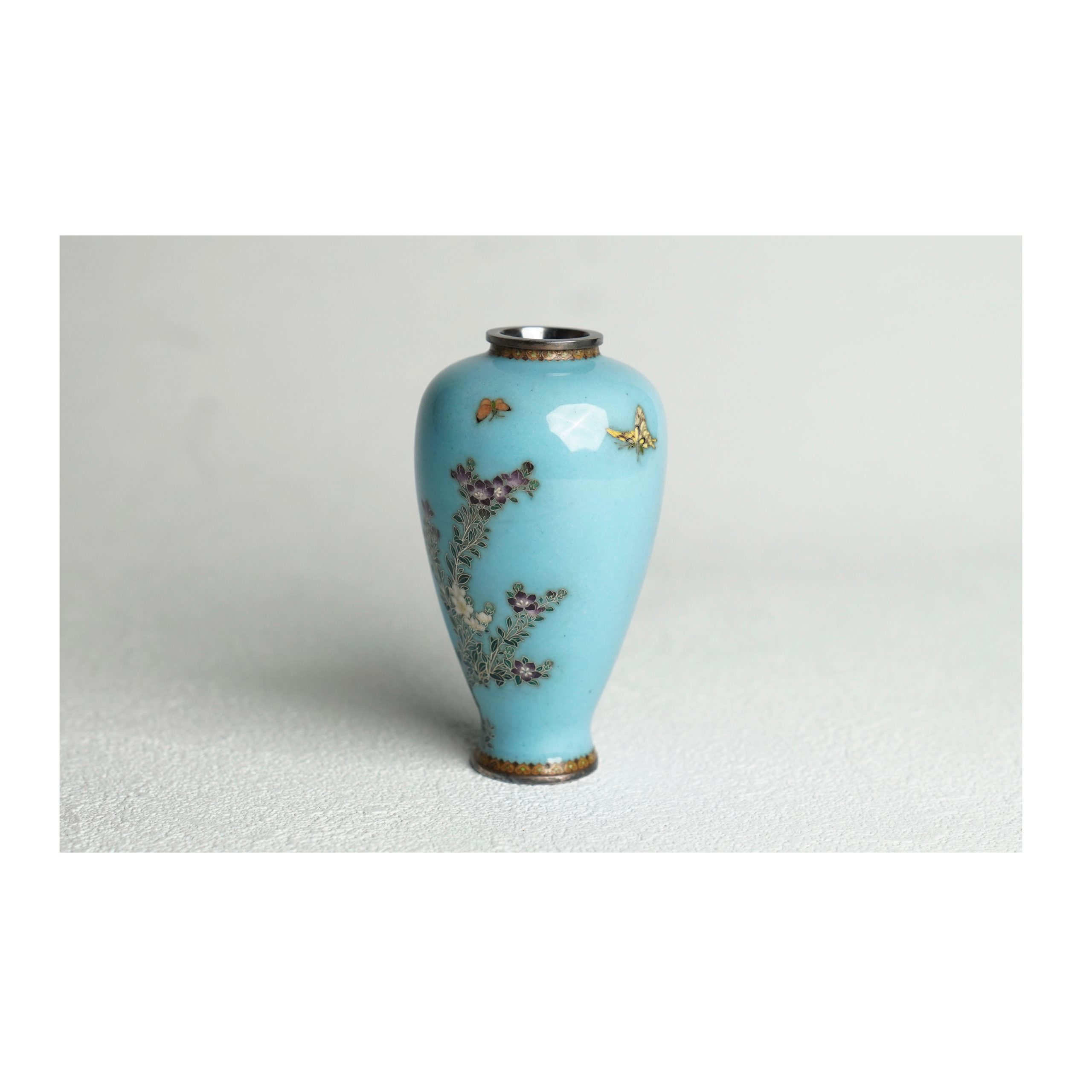 銀座 真生堂 | 並河靖之作 / 明治 七宝 / 桔梗に蝶図 花瓶