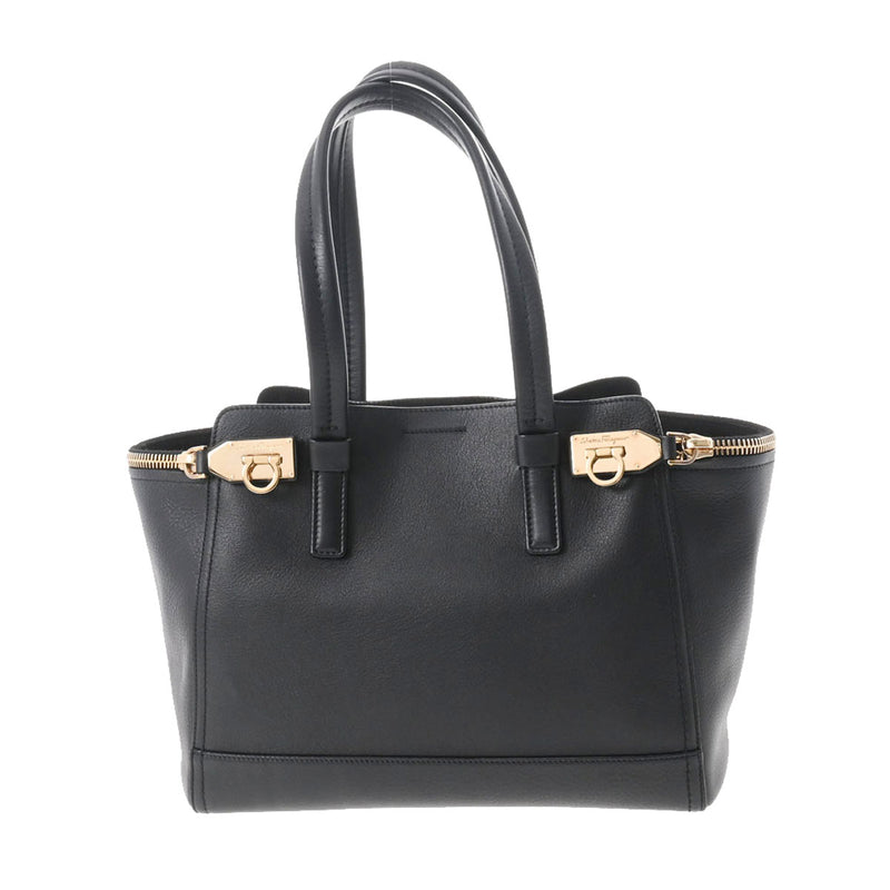 フェラガモガンチーニ バッグ ブラック ゴールド金具 レディース