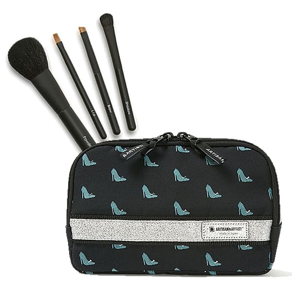 オンライン限定 コスメポーチとブラシセット ウィッシュ・オブ・ア