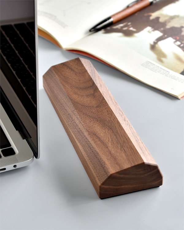 Laptop Stand Bar」パソコン作業をより快適に。据え置きタイプのノート