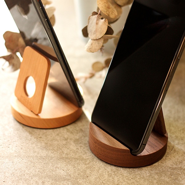 Smartphone Stand」様々なスマホに対応。汎用性高いおしゃれな木製