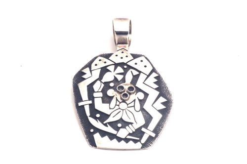 ホピペンダント ゲイリー&エルシー・ヨヨキー作 《マッドヘッド