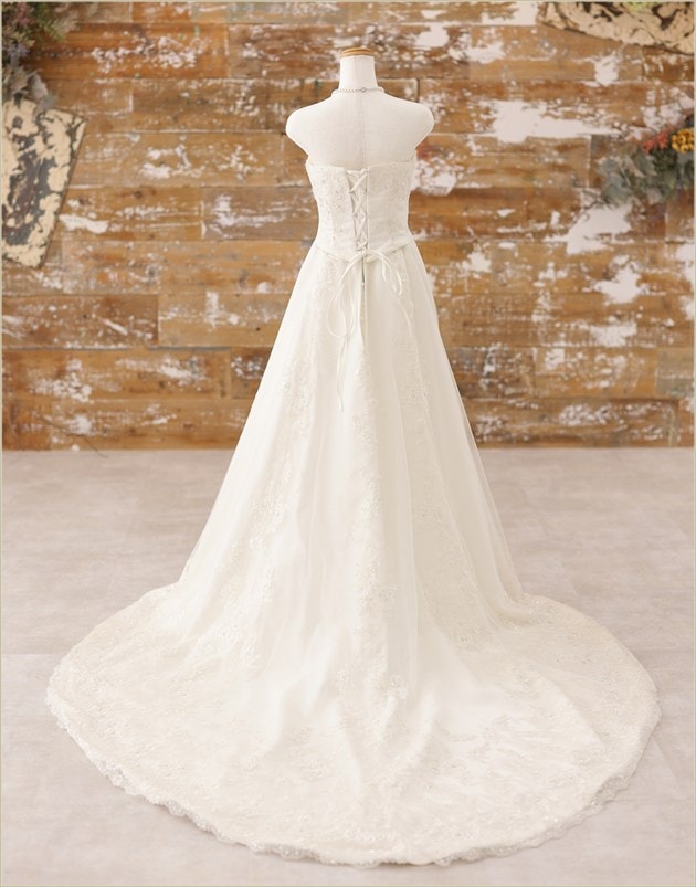 新郎新婦のウェディングドレス＆タキシードセット｜フォトウェディング